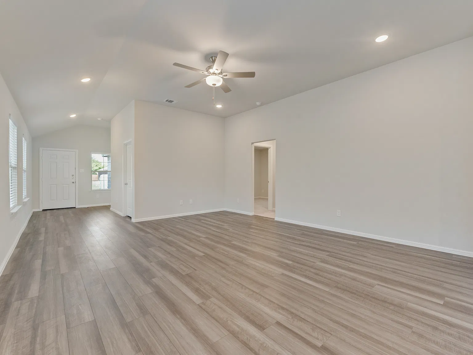 3 bed, 1571 sqft, $2,400 — Photo 4