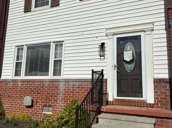 327 SE Jasper Dr, Beckley, WV 25801