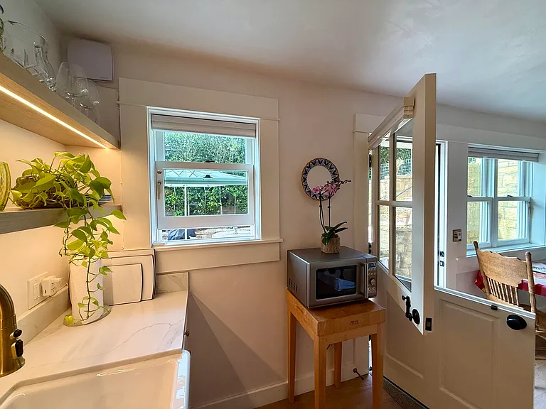 1703 Chapala St #B — Photo 12