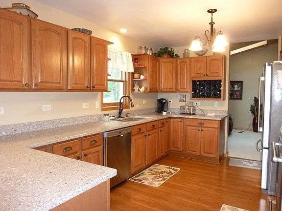 3rd image of 903 Dalmar Dr