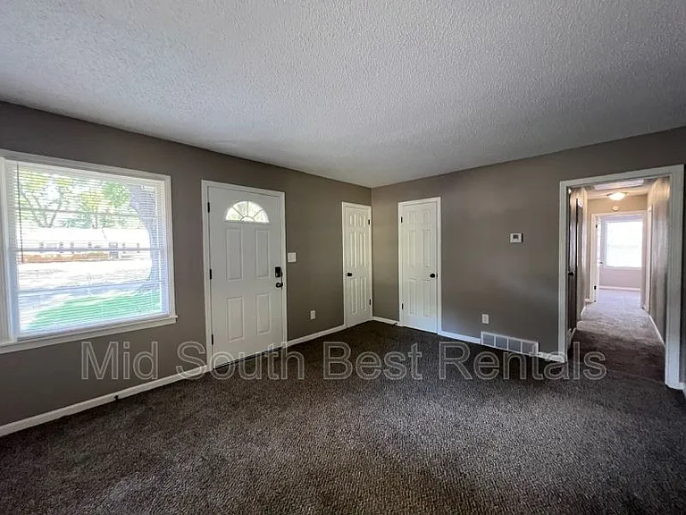 1416 Abernathy Rd — Photo 4