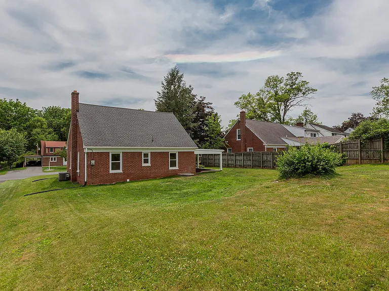 1307 Meadowcreek Ln — Photo 21