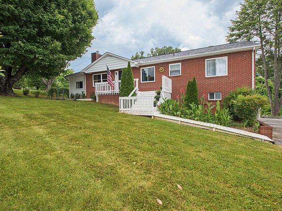 4th image of 1000 Wedgewood Dr
