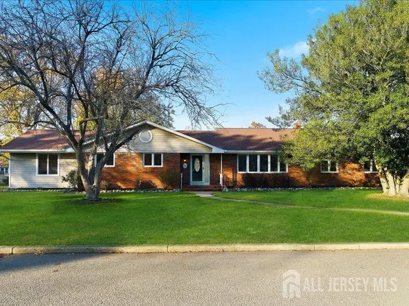 551 Rosewood Dr, Lanoka Harbor, NJ 08734