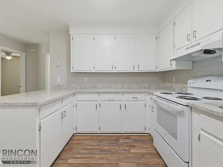 4025-4031 Bamberg Ave — Photo 14