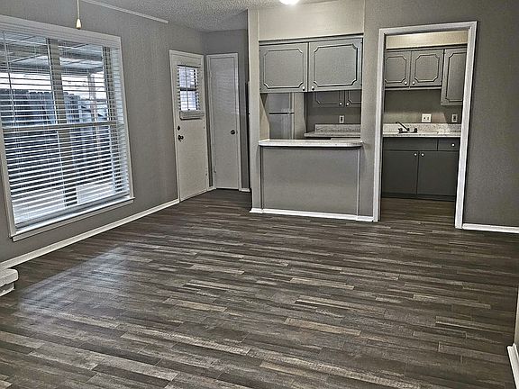 Kitchen and eatting area