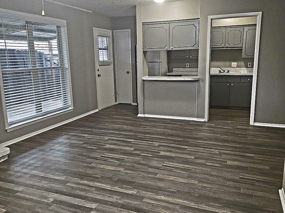 Kitchen and eatting area