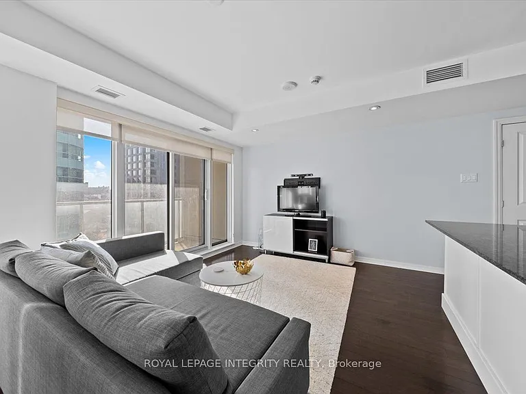 242 Rideau St #909 — Photo 5