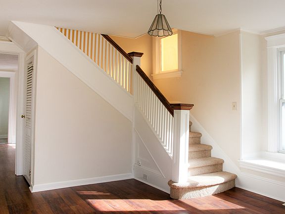 2nd image of 462 W 2nd St