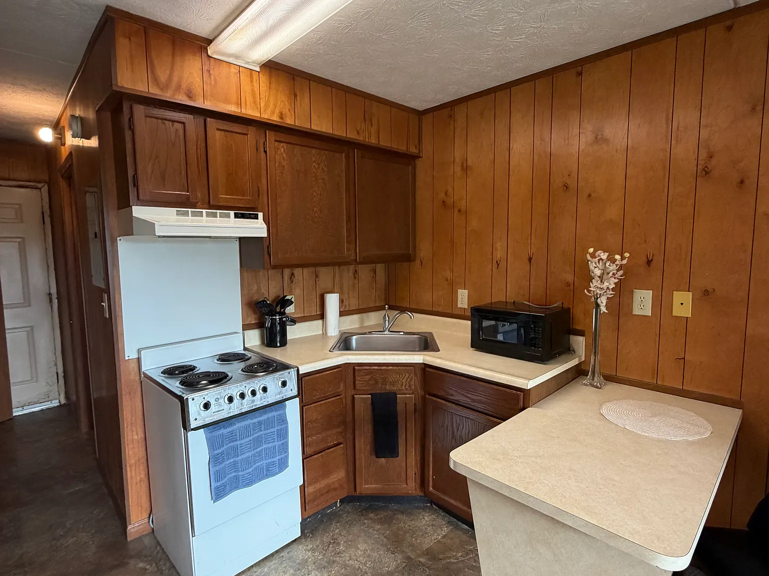 Crestview Apartments — Photo 2
