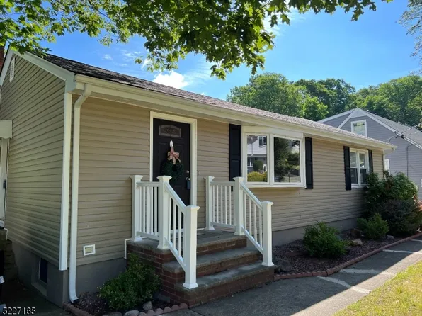17 Manito Ave, Oakland Boro, NJ 07436