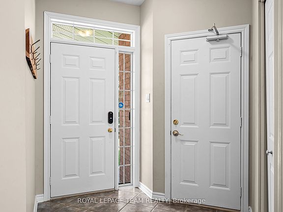 4th image of 32 Trump Ave