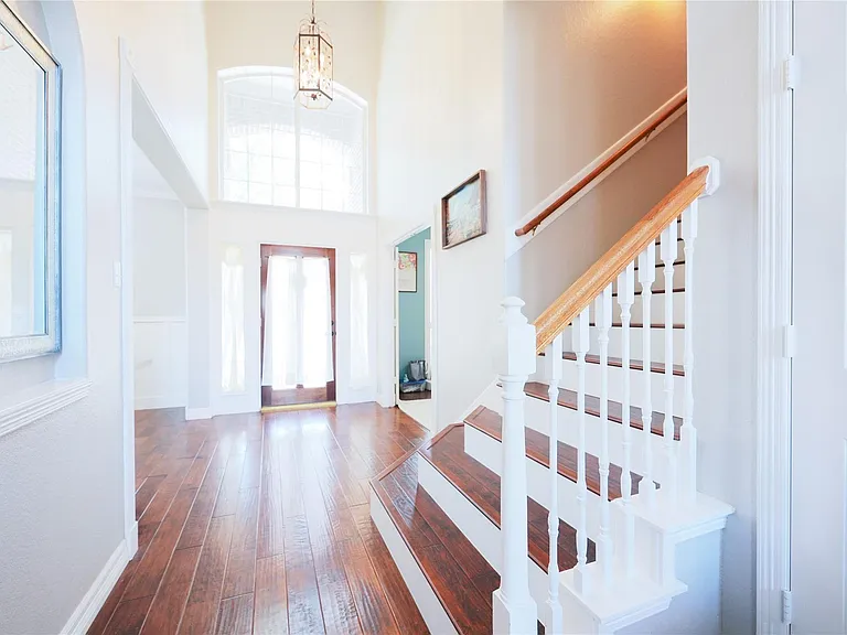 2422 Lansing Cir — Photo 3