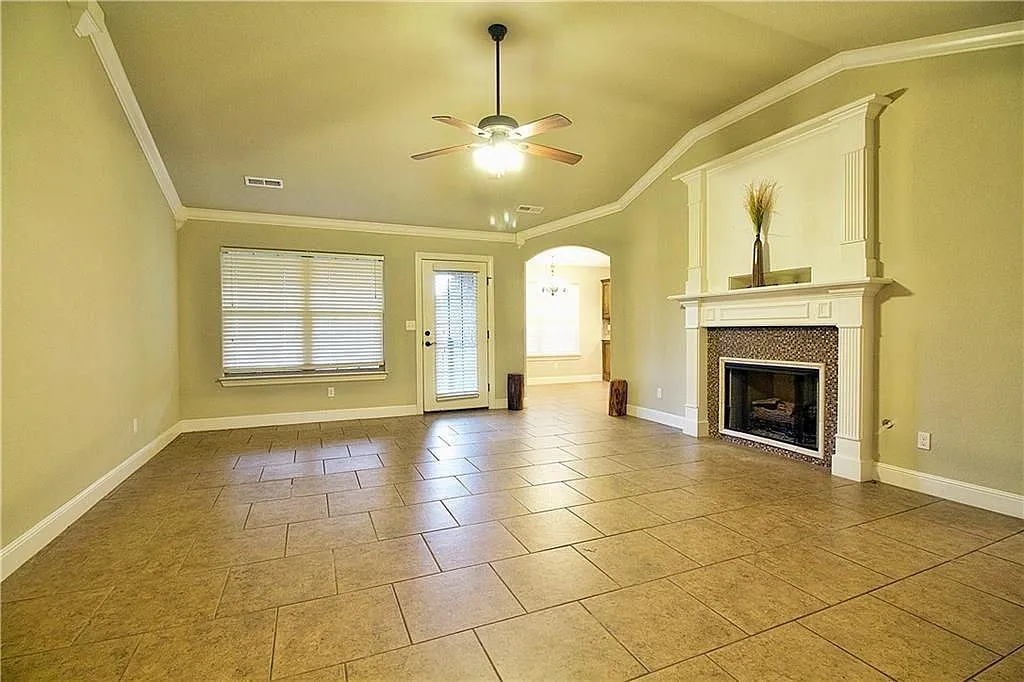 3007 SW Waterleaf Ave — Photo 2