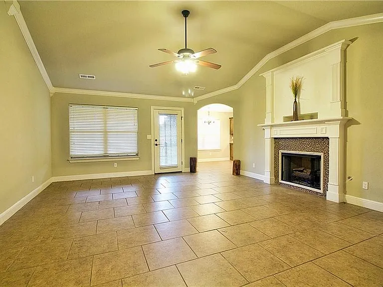 3007 SW Waterleaf Ave — Photo 2