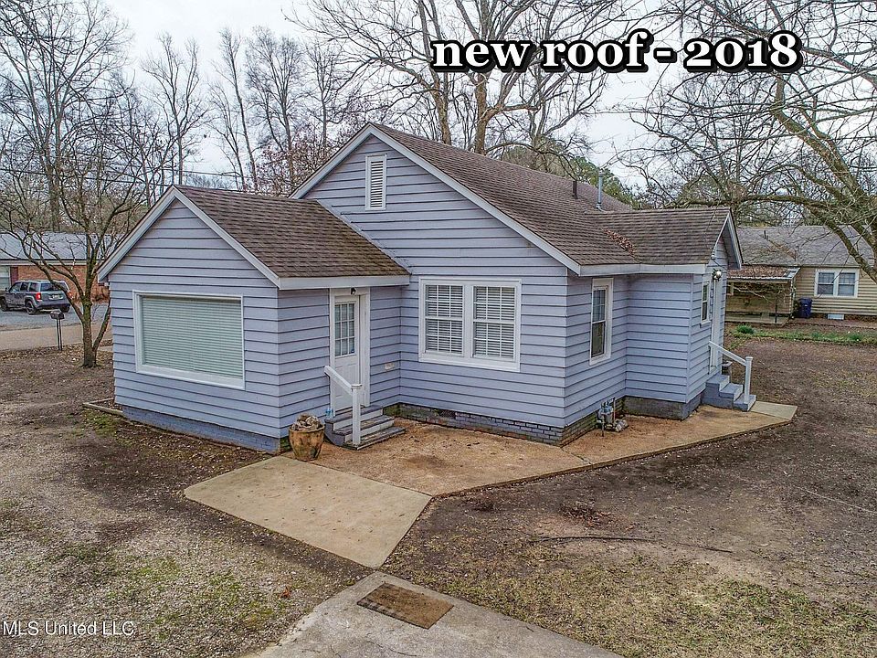 2nd image of 205 Pollard St