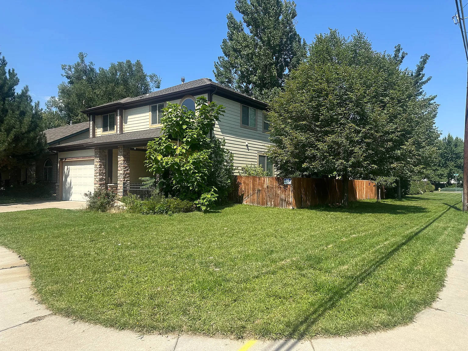 3 bed, 2200 sqft, $3,600 — Photo 2