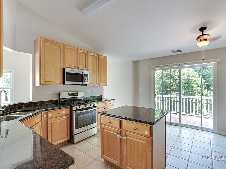 552 Saddlebrook Ln — Photo 14