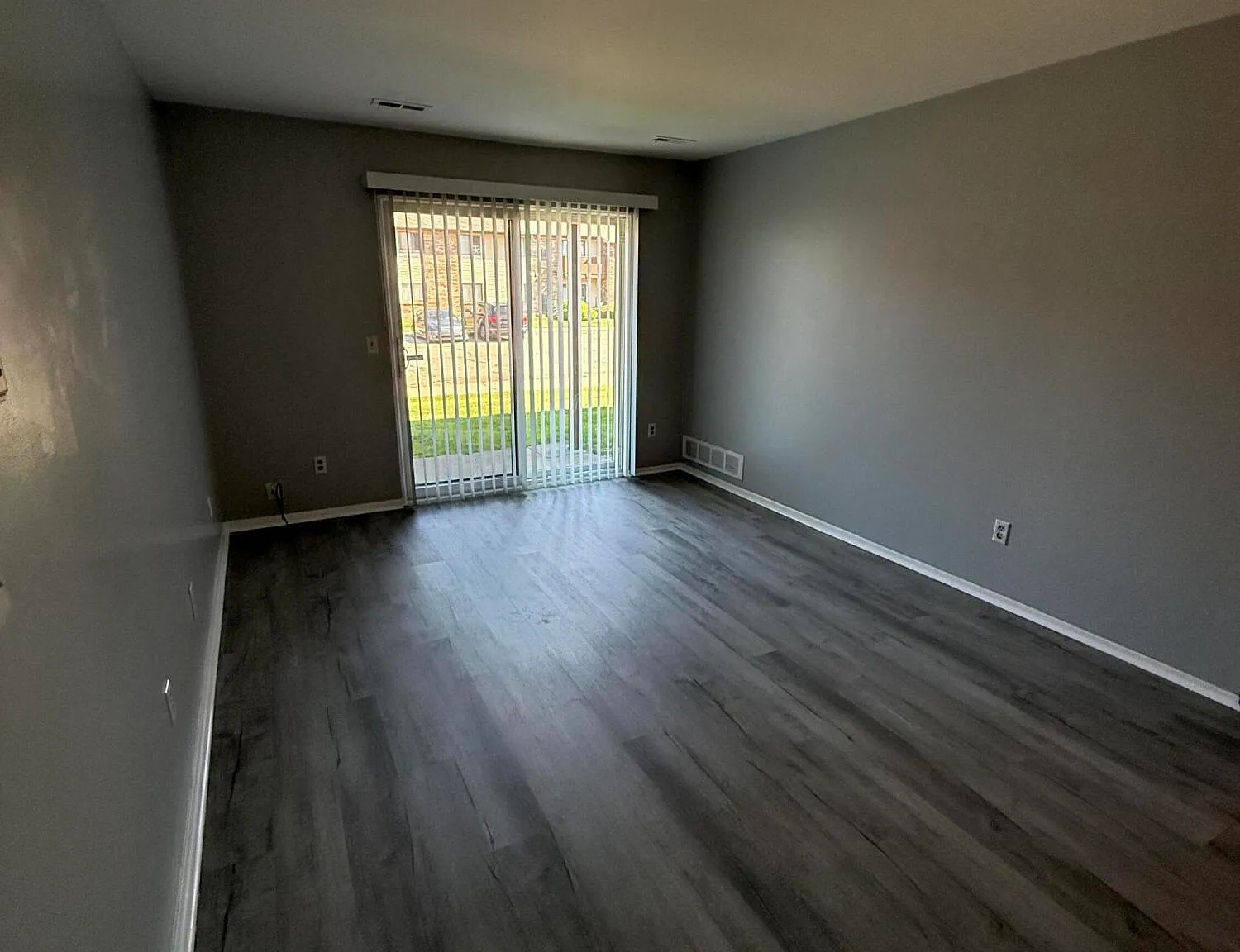 2 bed, 1.0 bath, 918 sqft, $1,350 — Photo 4