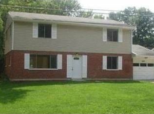 8654 Pippin Rd, Cincinnati, OH 45251