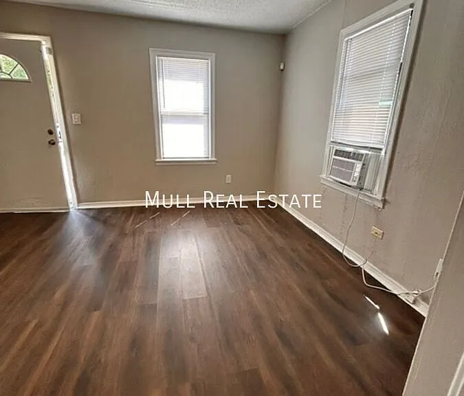 4801 N Willow Ave — Photo 9