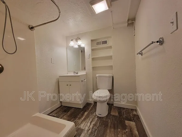 2027 Smelter Ave NE #6 — Photo 10