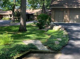 7690 W Saint Andrews Cir, Portage, MI 49024