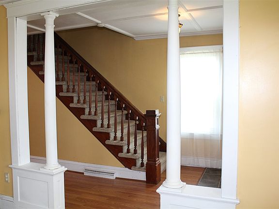 4th image of 822 Morris St