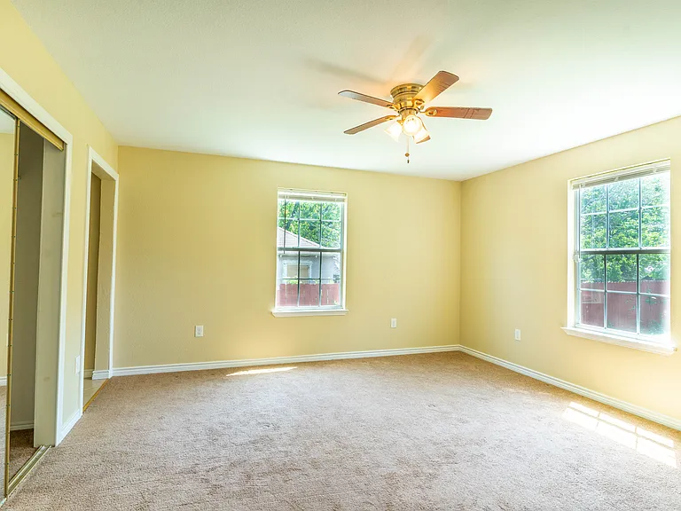 2746 Kingston St — Photo 15