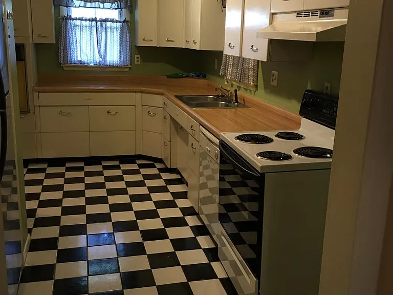 607 S Eastside Dr — Photo 10