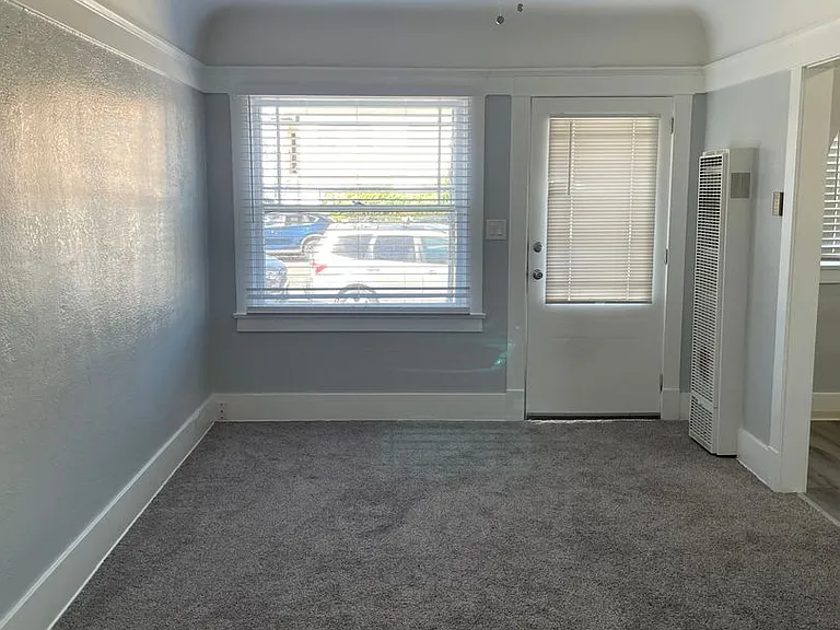 1529-1531 1533 Madison Ave — Photo 3