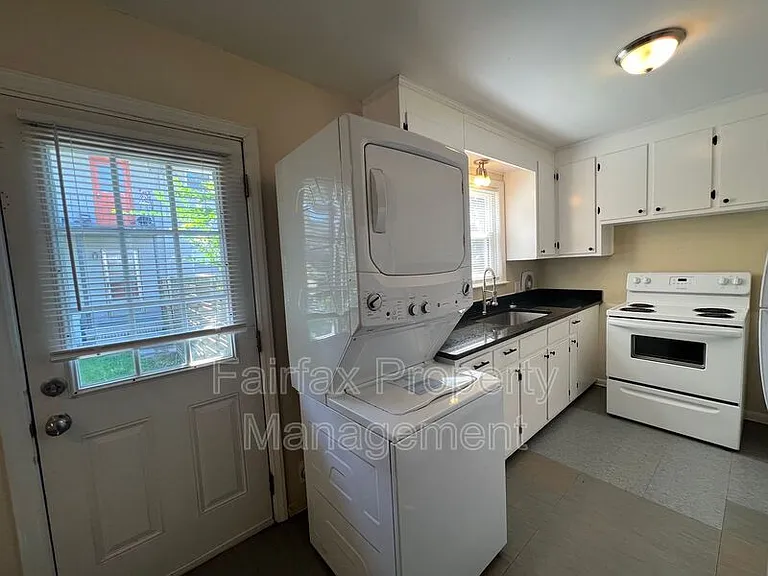 1935 Morehead Ave — Photo 10