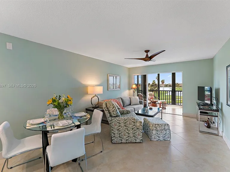 40 NE Plantation Rd #301 — Photo 3