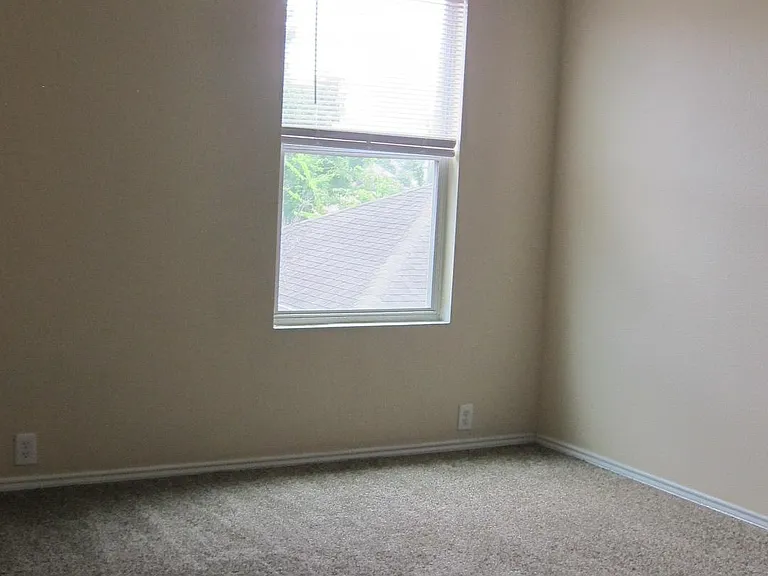 29704 Sullivan Oaks Dr — Photo 15