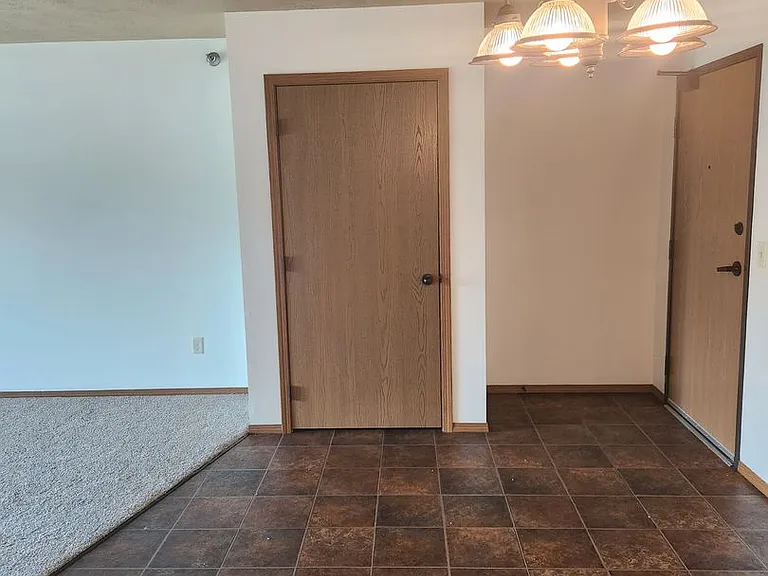 Sunrise Apartments — Photo 18