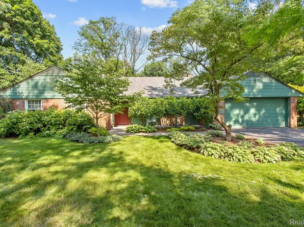 4197 Orchard Hill Dr, Bloomfield Hills, MI 48304