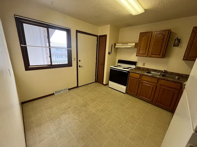 811 S Dousman St #6 — Photo 7