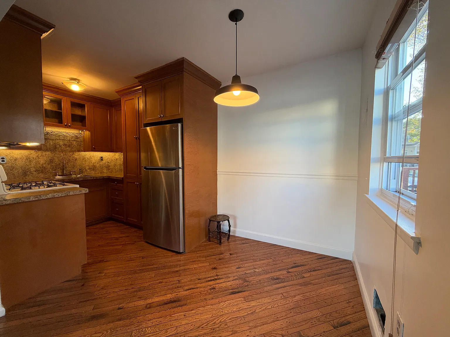 1 bed, 700 sqft, $1,800 — Photo 2