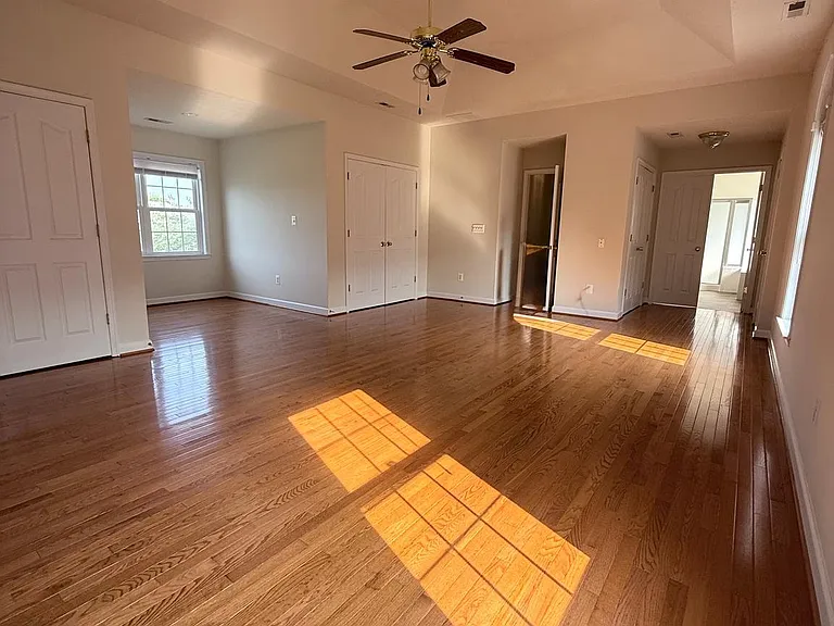 4114 Derbyshire Ln — Photo 5