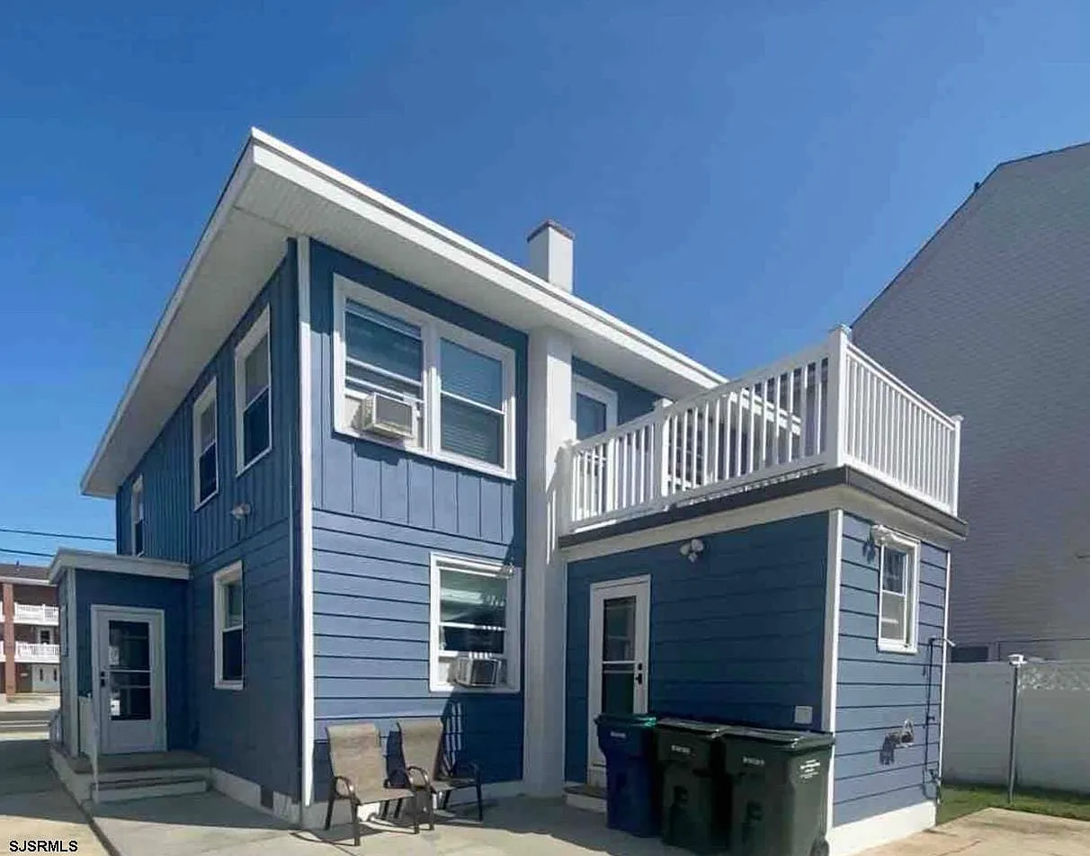 2 bed, 1.0 bath, $1,800 — Photo 2