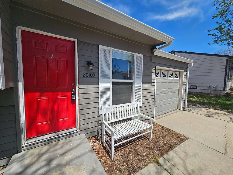 20105 E Coolidge Dr — Photo 2