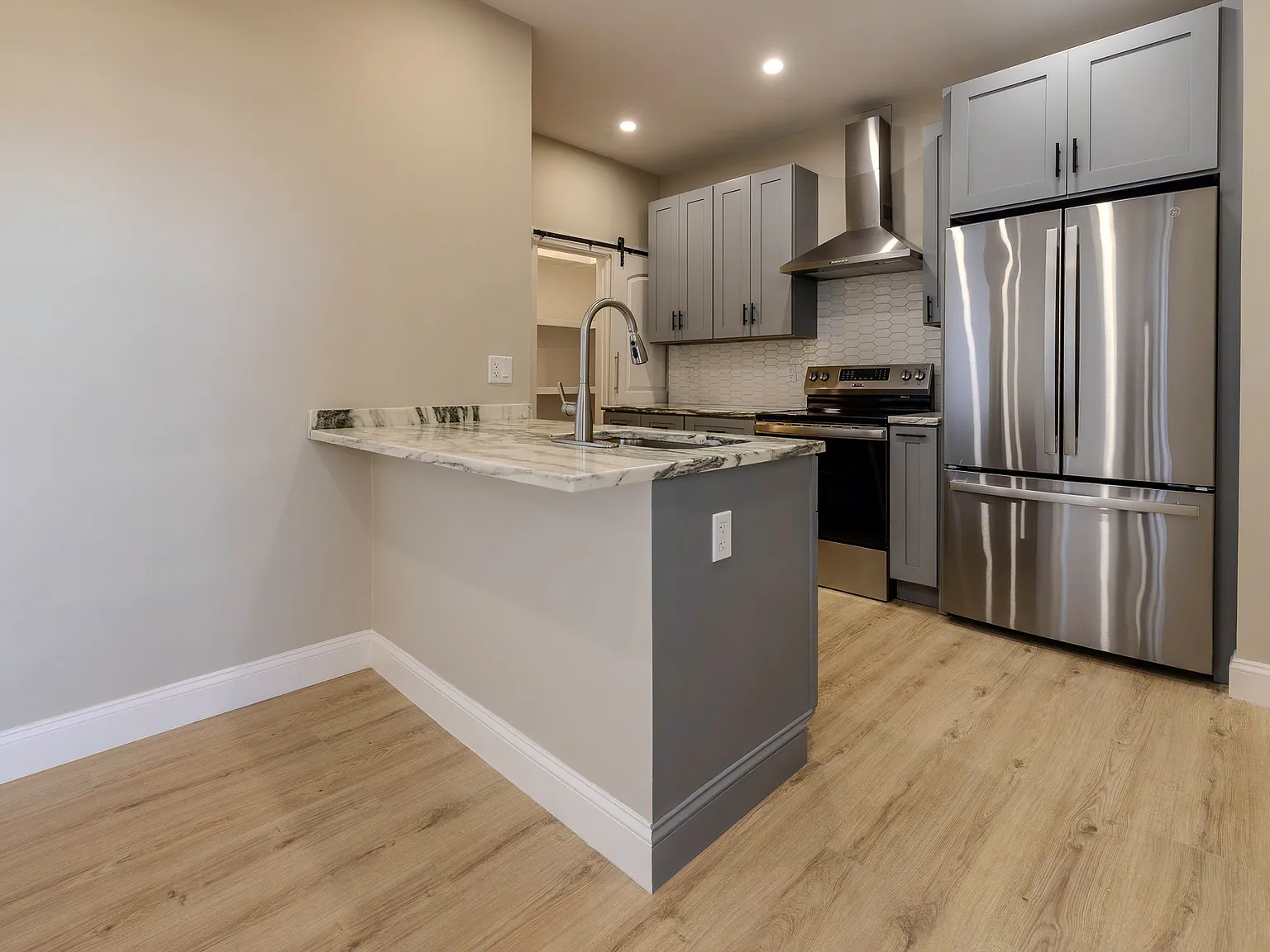 2 bed, 738 sqft, $2,650 — Photo 3