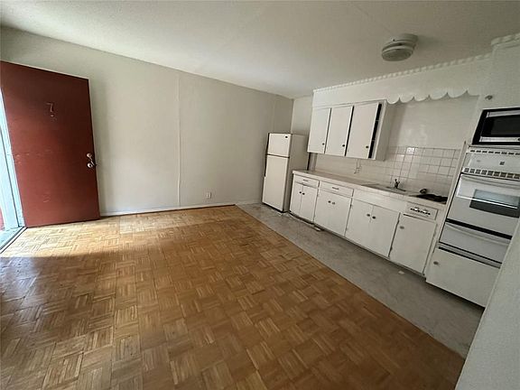3rd image of 4420 Roseland St APT 7