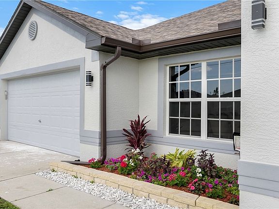 5th image of 4111 SW 16th Pl