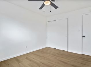 304 E 1st St APT 21, Waterloo, IL 62298