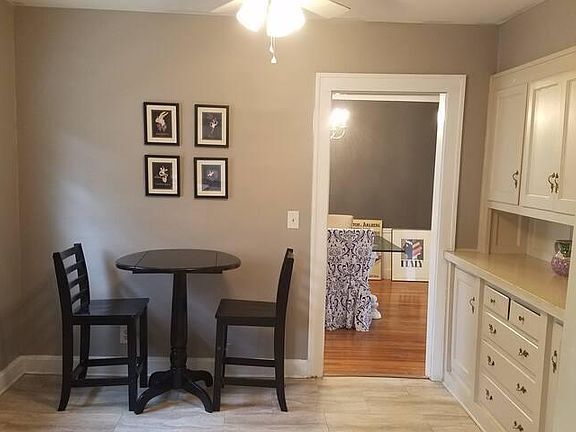 Eat-in Kitchen