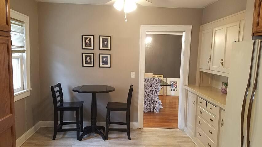Eat-in Kitchen