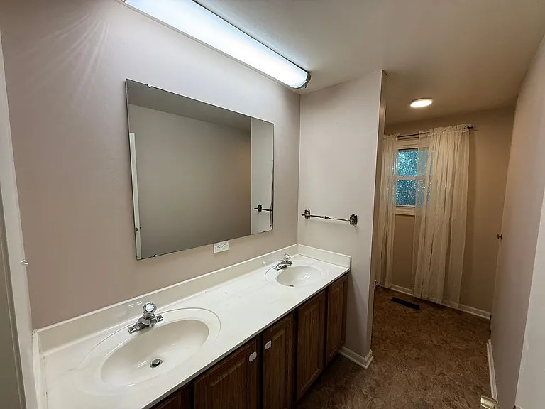 801 E Washington Center Rd — Photo 19