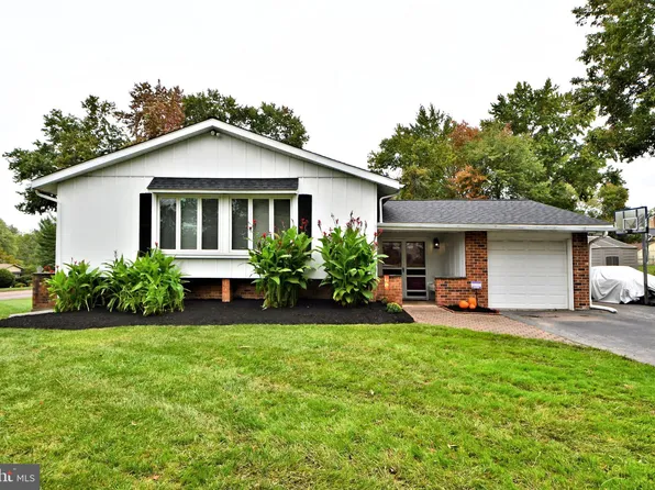 525 Falcon Rd, Audubon, PA 19403