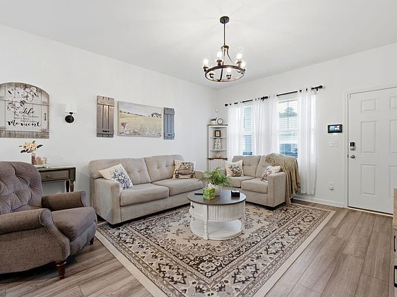 3rd image of 152 Plantersfield Dr.